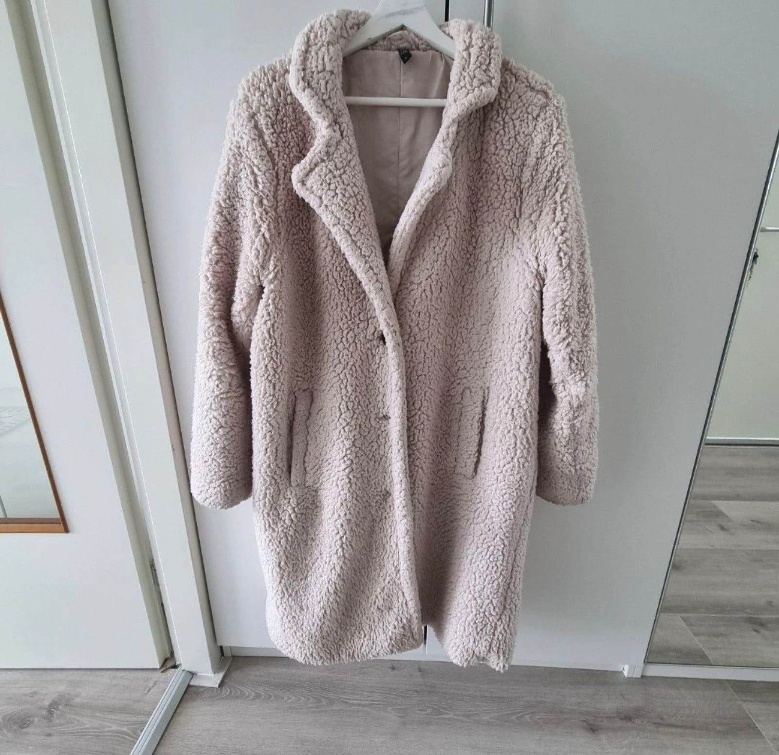 Wibra Beige Teddy Jas / Faux Fur Mantel (Maat L) – Zacht & Warm